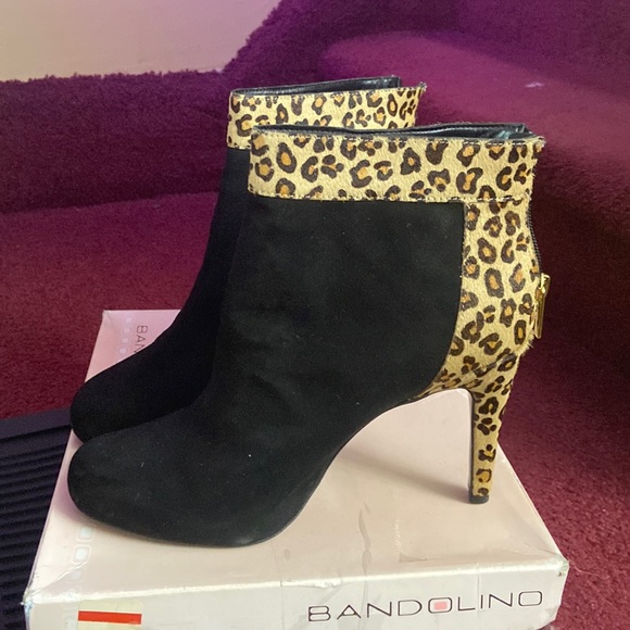 Bandolino with Leopard Print heels Ankle Boots. Size 9M - Picture 1 of 6